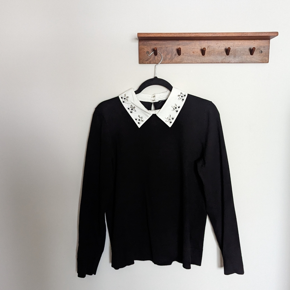 [Cable & Gauge] Black Sweater with Jeweled Collar